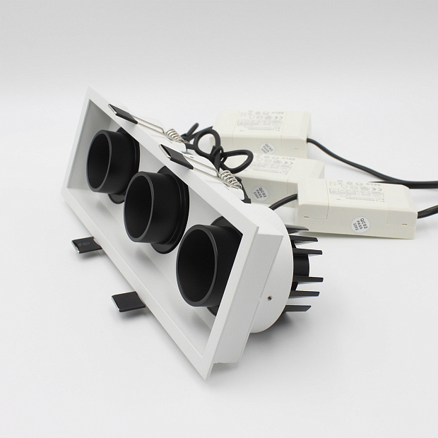 Skarlat  RSL74092-3 3×10W WH+BK 4000K