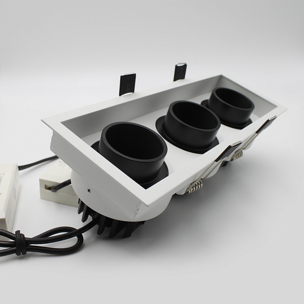 Skarlat  RSL74092-3 3×10W WH+BK 3000K